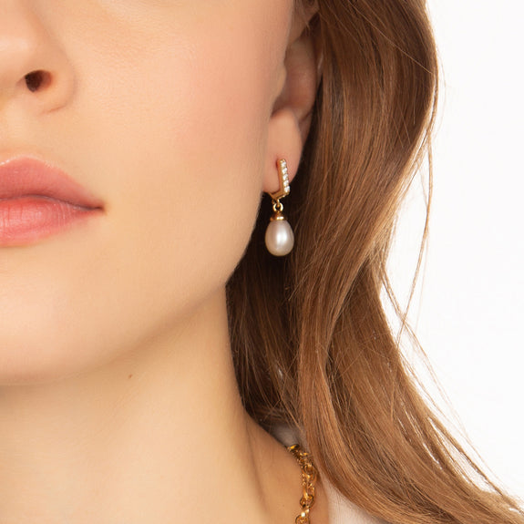 Amazon.com: XYJZXY Freshwater Cultured Pearl Earrings for Women 18K Gold  Pearl Drop Earrings Dangle Small Huggie Hoop Earrings Bridesmaid Earrings  Wedding Jewelry: Clothing, Shoes & Jewelry